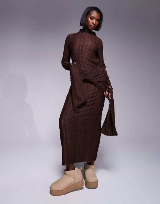 ASOS DESIGN kabelstickad långärmad höghalsad midiklänning med knyt i midjan i brunt - Image 1