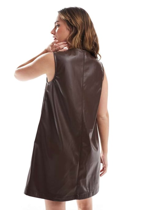 ASOS DESIGN konstläder miniklänning i brun - Image 3