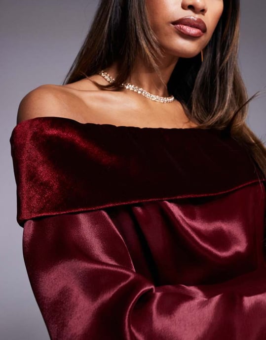 ASOS DESIGN sammetsfäll över miniklänning med änglavinge i bordeaux - Image 3