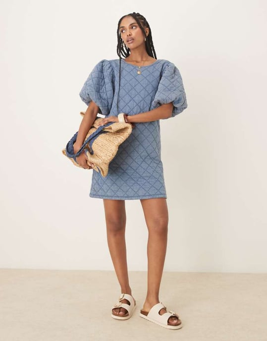 ASOS DESIGN quiltad puffärmad mini klänning i denimtvätt - Image 1