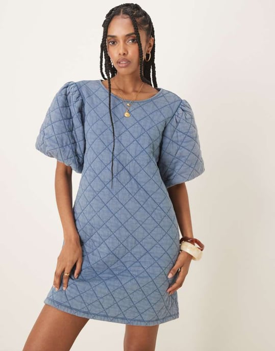 ASOS DESIGN quiltad puffärmad mini klänning i denimtvätt - Image 4