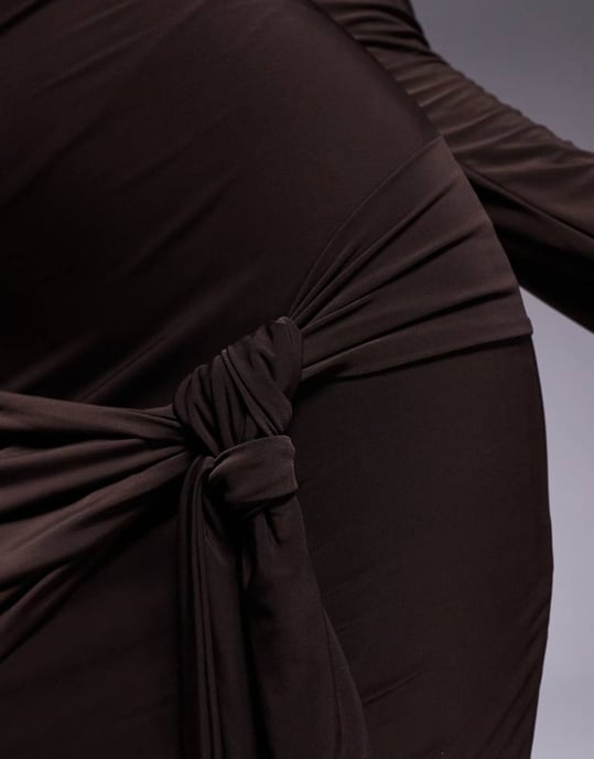 Kaiia exklusiv dubbel lager slinky bardot knyt-sida draperad mini klänning i chokladbrun - Image 2