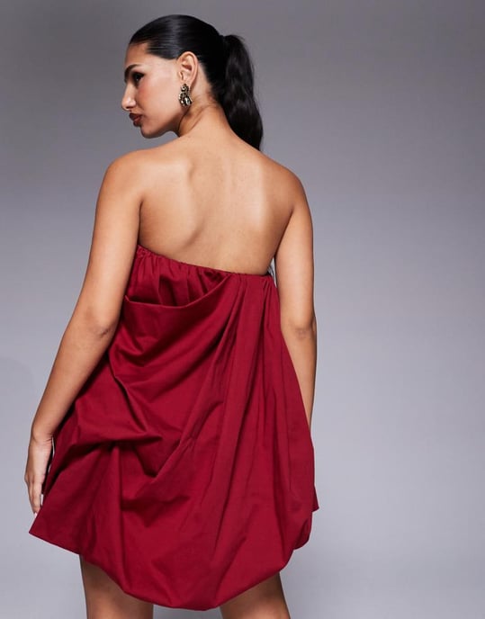 ASOS DESIGN strukturerad bust puffball bandeau mini klänning i bordeaux - Image 2