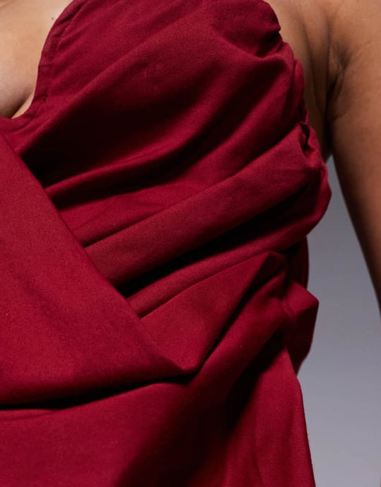 ASOS DESIGN strukturerad bust puffball bandeau mini klänning i bordeaux - Image 3