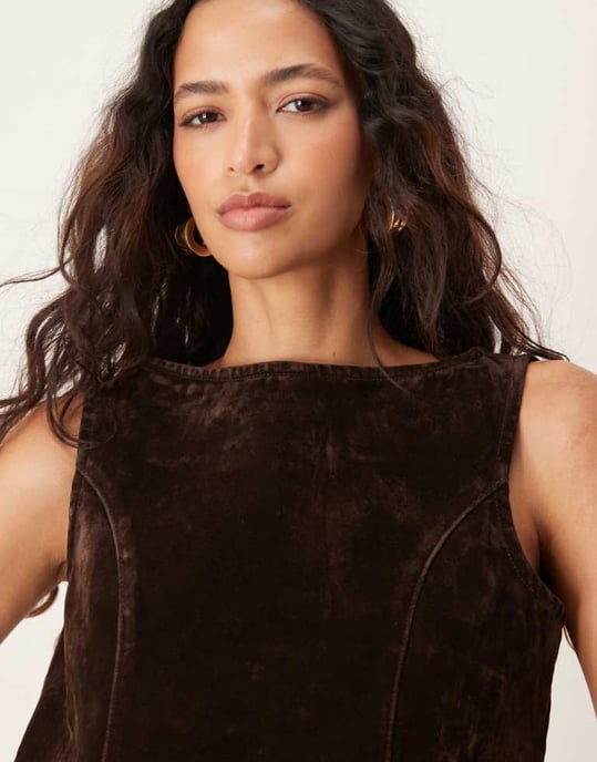 ASOS DESIGN skiftklänning i brun plyschdenim - Image 3