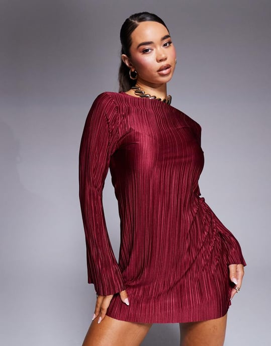 ASOS DESIGN lång ärm plisserad minikläning i vinröd - Image 2