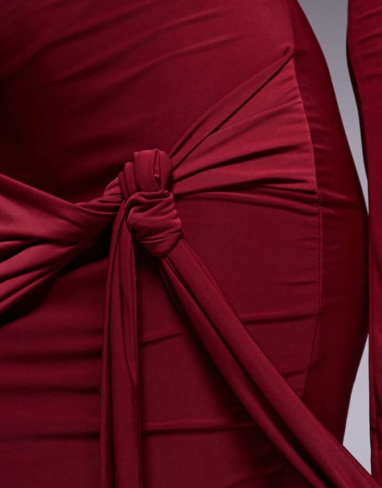Kaiia exklusiv dubbelskiktad slinky bardot med knyt-sidig draperingsdetalj mini klänning i burgundy - Image 4