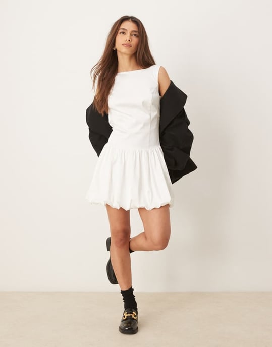 Abercrombie & Fitch hög hals öppen rygg bubbel mini-klänning i vitt - Image 3