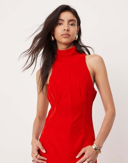 ASOS EDITION sammets halterneck maxiklänning med godetkjol i röd - Image 4