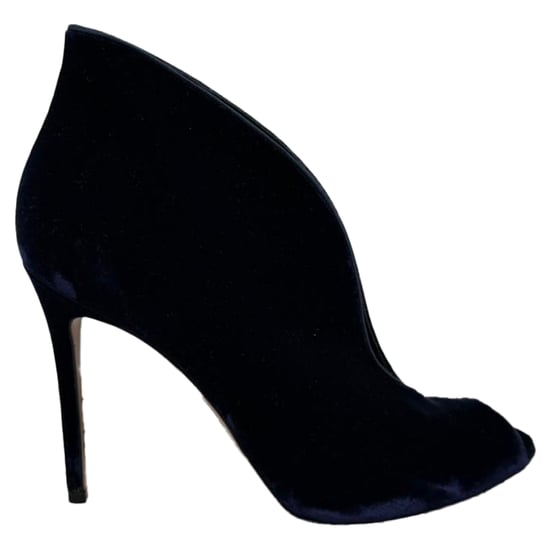 Gianvito Rossi Vamp Peep-Toe Enkellaarsjes in Nav Blue Velvet - Image 1