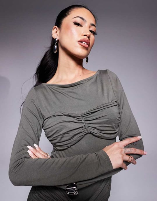 ASOS DESIGN snurrad byster och bindkjol mini klänning i khaki - Image 4