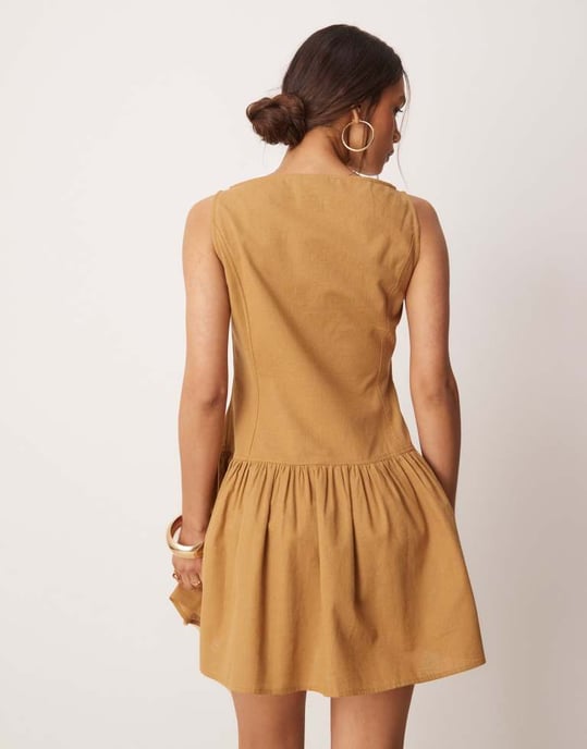ASOS DESIGN snittad hals knapp-down nedsläppt midja mini klänning i brun - Image 3