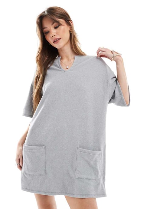 ASOS DESIGN ribbad slouchy T-shirt mini-klänning med fickor i grått - Image 2