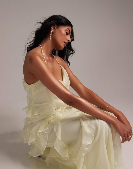 ASOS DESIGN Brudtärna volangspets cami sned maxiklänning i mjuk gul - Image 4