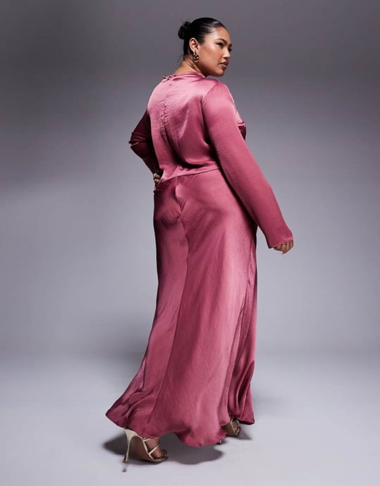 ASOS DESIGN Curve hög hals sömdetalj satin maxi-klänning i dämpad rosé - Image 3