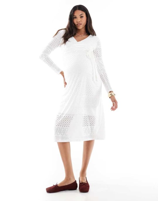 Mamalicious gravid jersey broderie wrap midi-klänning i vitt - Image 3