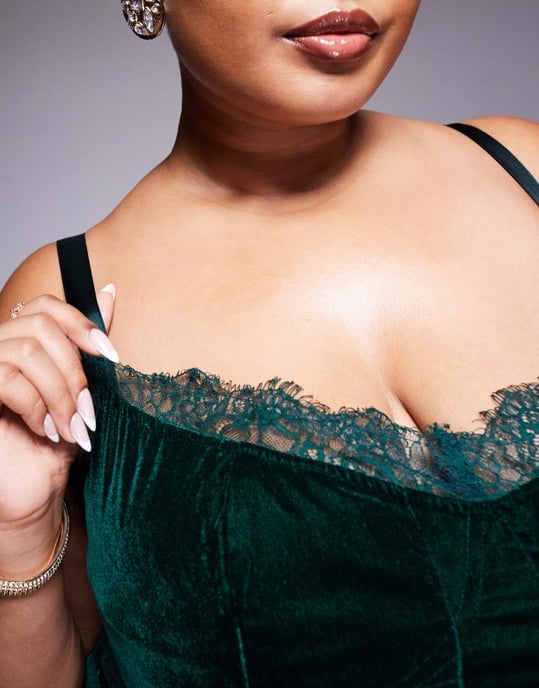 ASOS DESIGN Curve sammet korsett midikjol med spetsinsats i djup teal - Image 4