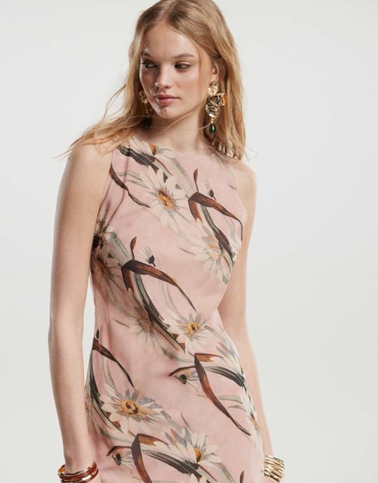 ASOS DESIGN chiffong klänning med snedskärning i midaxi-längd i rosa prästkragestipprint - Image 3