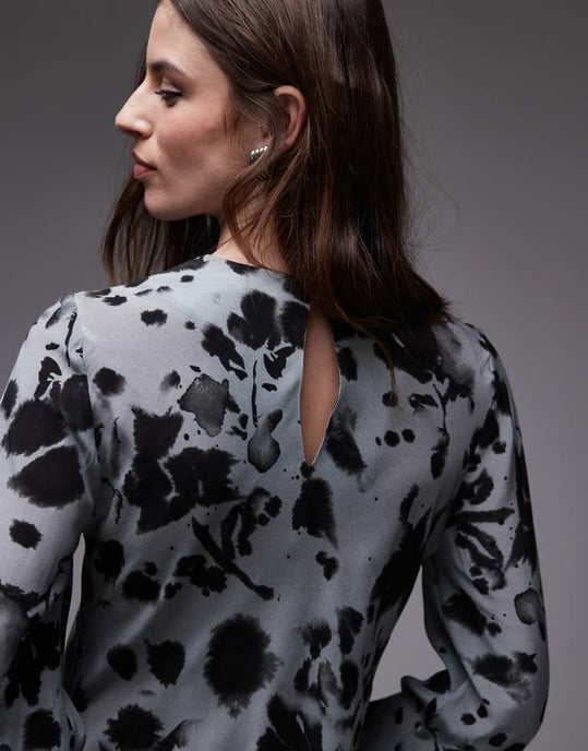 Topshop maxiklänning med ballongärmar i grå abstrakt blommönster - Image 4