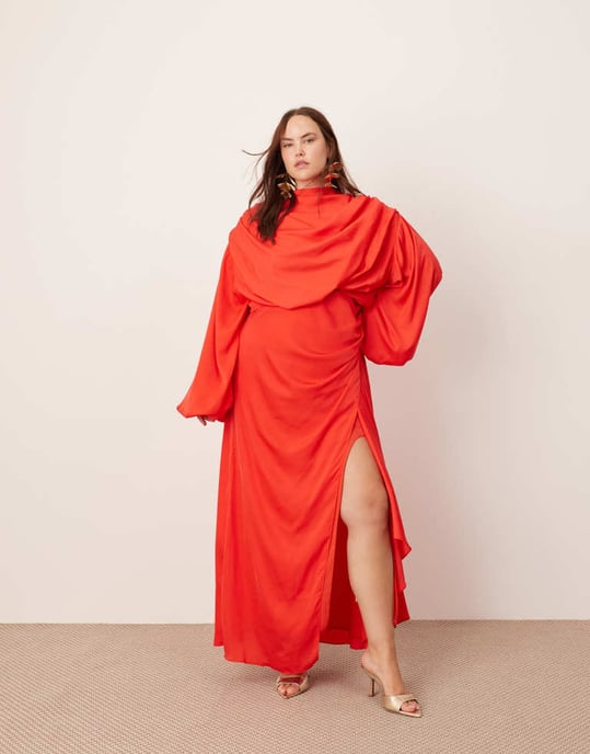 ASOS EDITION Curve satinblåsa med volangärmar i satäng midi klänning i röd - Image 3