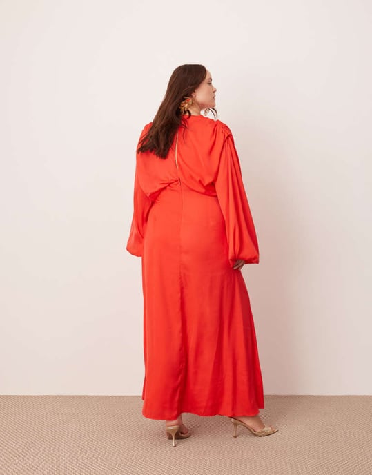 ASOS EDITION Curve satinblåsa med volangärmar i satäng midi klänning i röd - Image 4