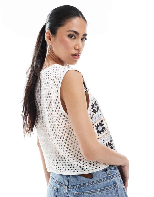Vero Moda square crochet knit cropped vest in pale blue and cream - Image 4