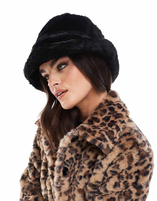 Pieces fuskpäls bucket hat i svart - Image 3