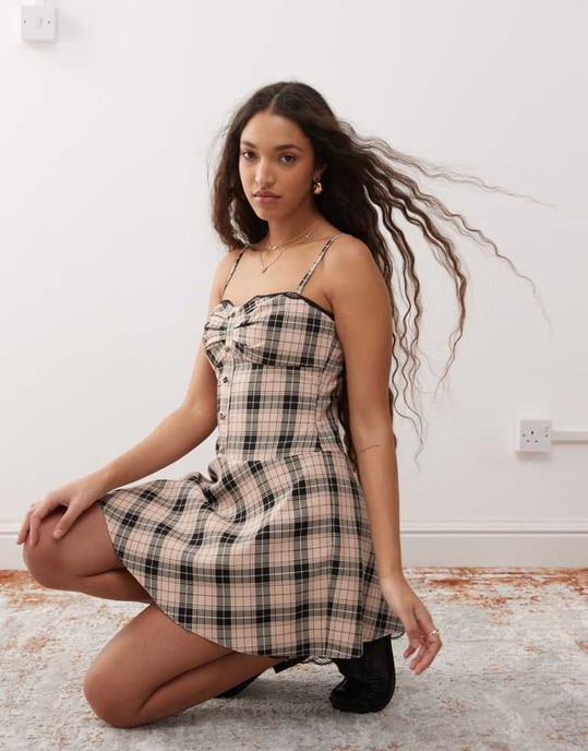 Miss Selfridge skräddarsydd linne mini-klänning i rutigt mönster - Image 1