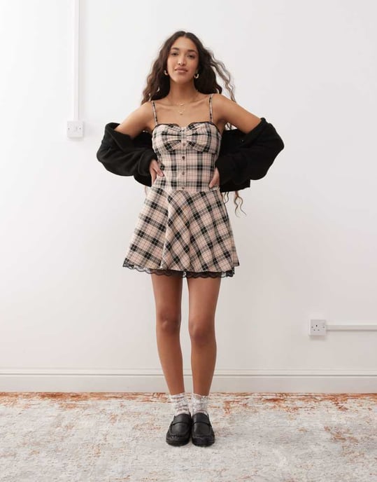 Miss Selfridge skräddarsydd linne mini-klänning i rutigt mönster - Image 2