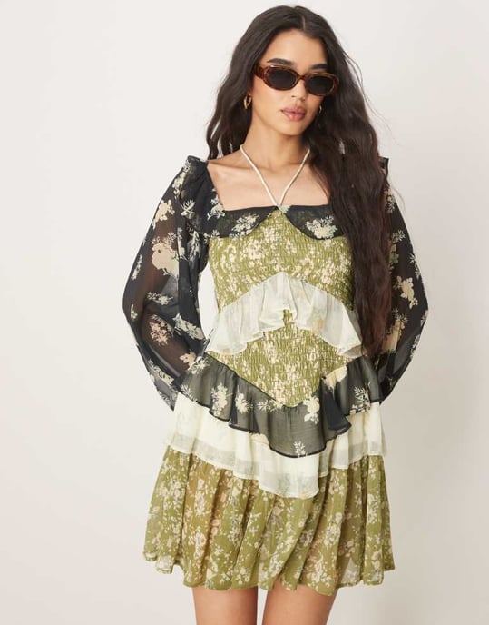 ASOS DESIGN halterneck volang mini klänning i blandad ditsyprint - Image 2