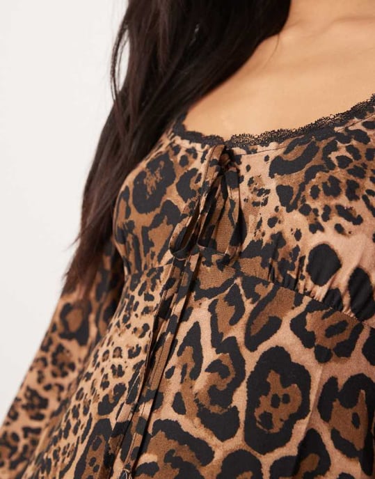 Miss Selfridge Petite klänning med spetsdetalj i leopardmönster - Image 4