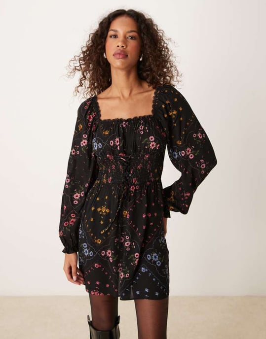 Miss Selfridge flerskiktad miniklänning i kakelblommig tryck - Image 3