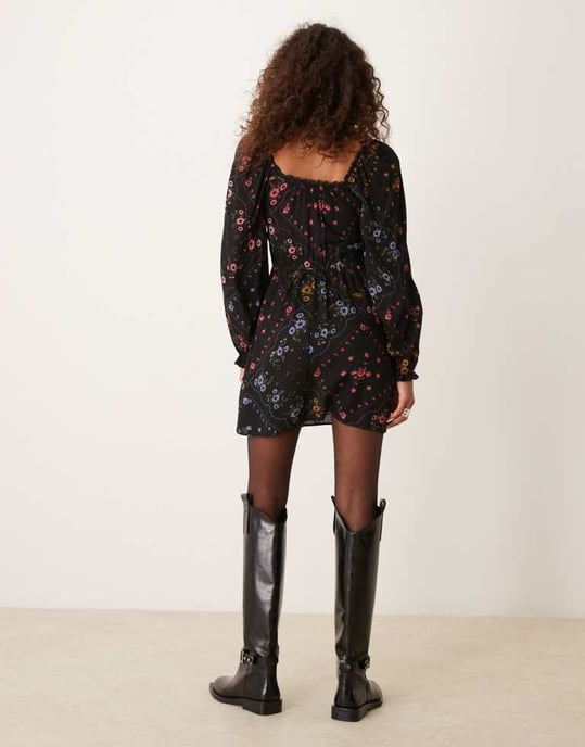 Miss Selfridge flerskiktad miniklänning i kakelblommig tryck - Image 4