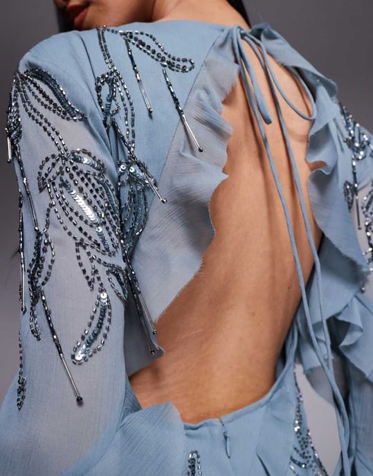 ASOS DESIGN mini klänning med rå kant och volangdetaljer samt öppen rygg i blått - Image 3