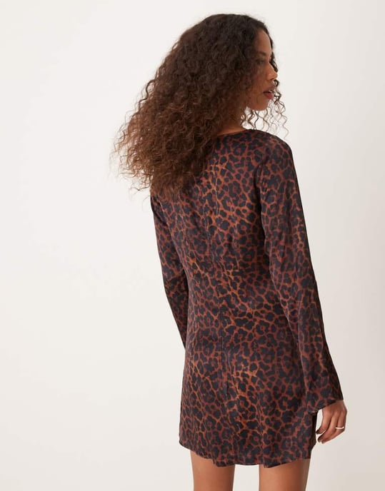 ASOS DESIGN satängängelärmmini-klänning i leopardmönster - Image 3