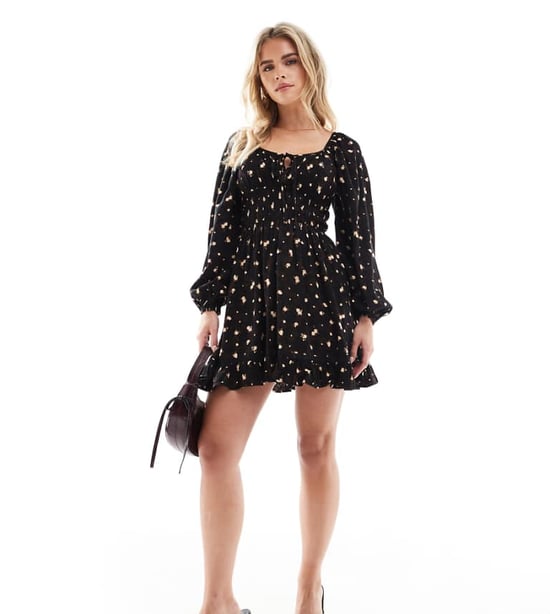 Miss Selfridge Petite klänning med shirrad midja i blommönster - Image 1
