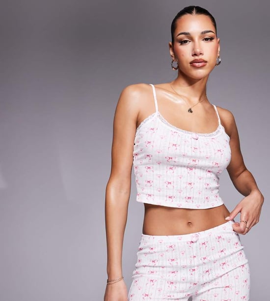 Kaiia exklusiv bomullsblandning med punktmönster och rosdetalj, linne pyjamasöverdel i vitt med rosettmönster - Image 1