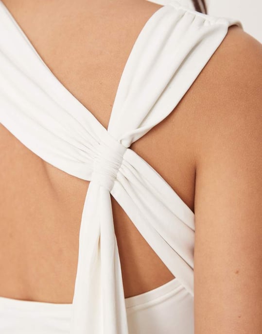 ASOS DESIGN polyamid topp med sänkt halsringning och drapering i ryggen i elfenbensvit - Image 4