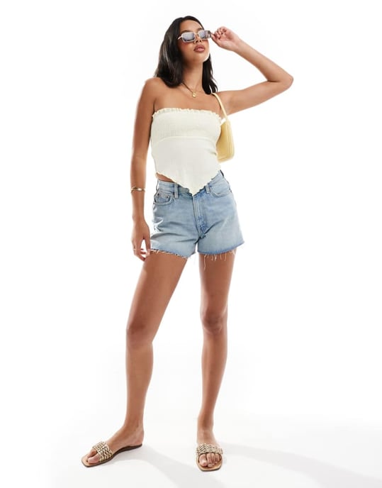 ASOS DESIGN rynkad bandeau-top med snedklippt nederdel i ecru - Image 3