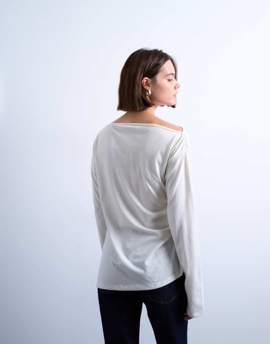 Topshop asymmetrisk halsringning långärmad topp i off-white - Image 4