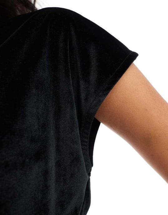 ASOS DESIGN sammetstopp med cinchad midja i svart - Image 3