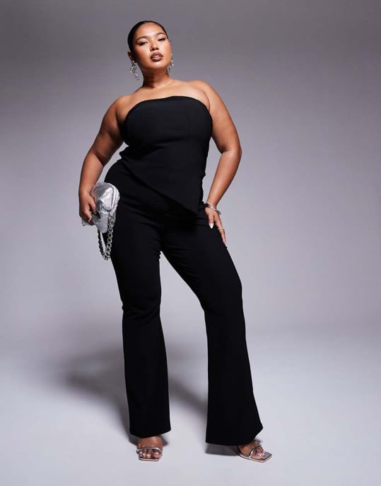 ASOS DESIGN Curve koordinerad ribbad korsett bandeau topp i svart - Image 4