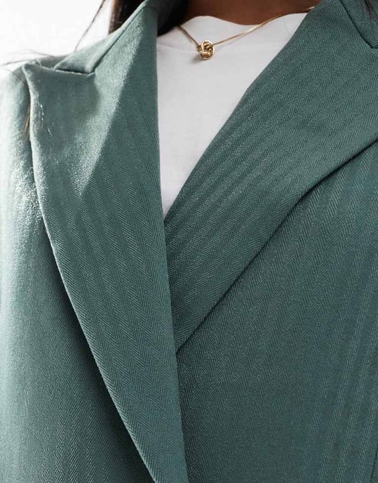 Vero Moda Petite skräddarsydd herringbone co-ord blazer i mörk skogsgrön - Image 4