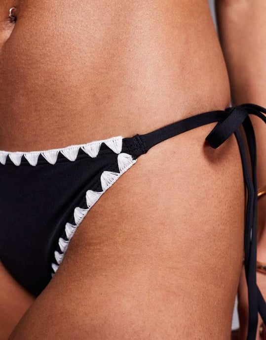 Boux Avenue mono whipstitch brazilian bikinibyxor i svart - Image 4
