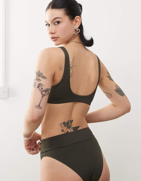 Weekday Heat mix & match högmidjad bikinitopp i mörkgrön - Image 2