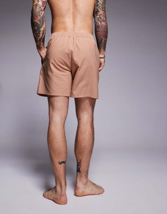 ASOS DESIGN seersucker badbyxor i mellanlängd i brun - Image 3