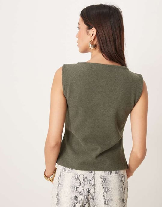 ASOS DESIGN borstad väst i khaki - Image 4