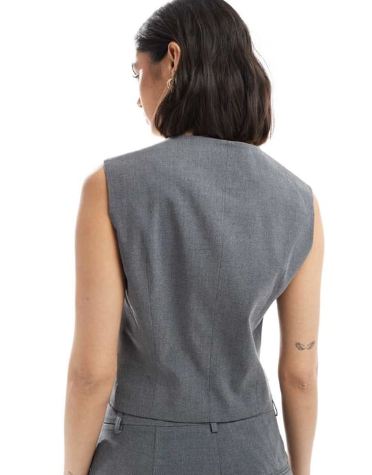 Vero Moda asymmetrisk väst i mörkgrå melange - Image 4
