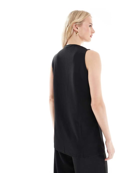 Vero Moda Tall långlinje jersey crepe västset i svart - Image 2