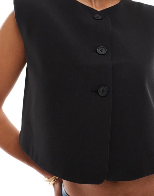 ASOS DESIGN hög hals boxig väst i svart - Image 3